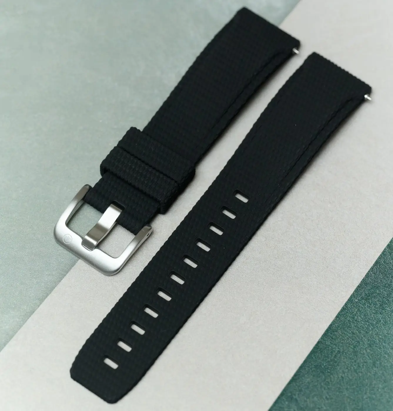 Curved Lug Kauçuk Kayış - Siyah