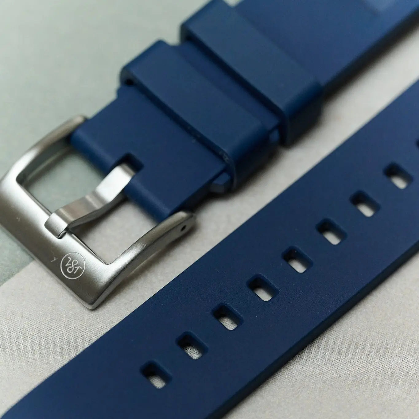 Premium 'Soft Touch' Vented Kauçuk Straps - Image 20
