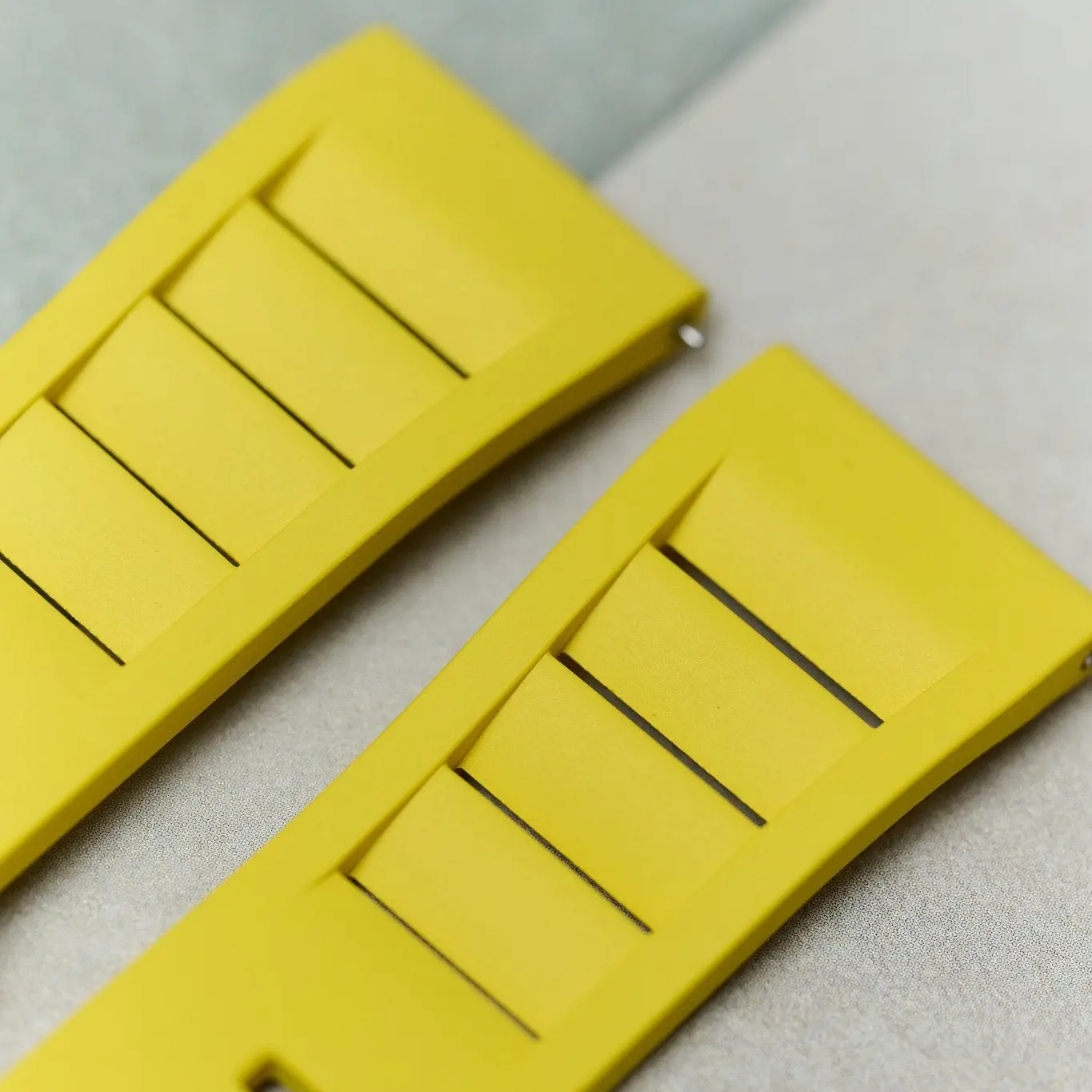 Premium 'Soft Touch' Vented Kauçuk Straps - Image 11