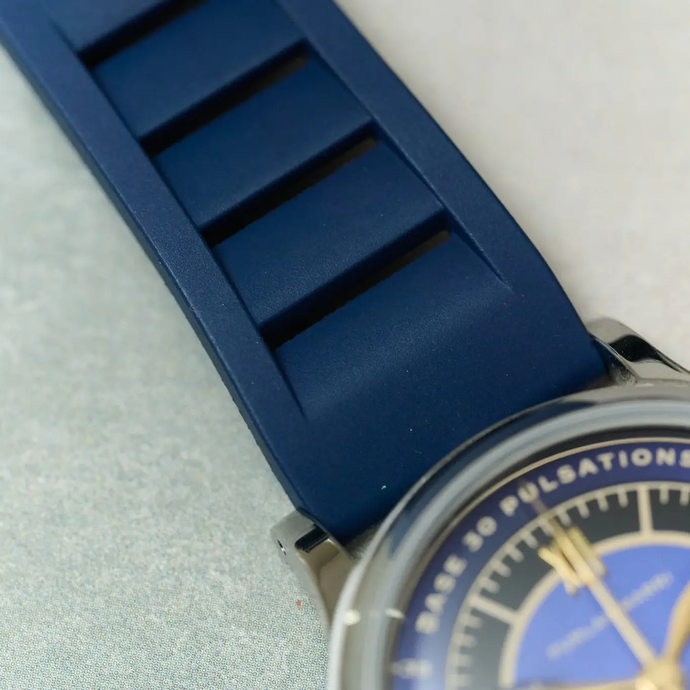 Premium 'Soft Touch' Vented Kauçuk Straps - Image 23